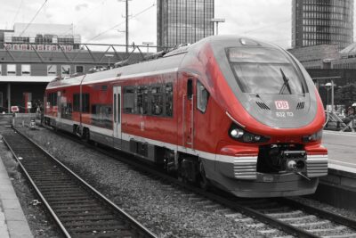 train-4590355_1280